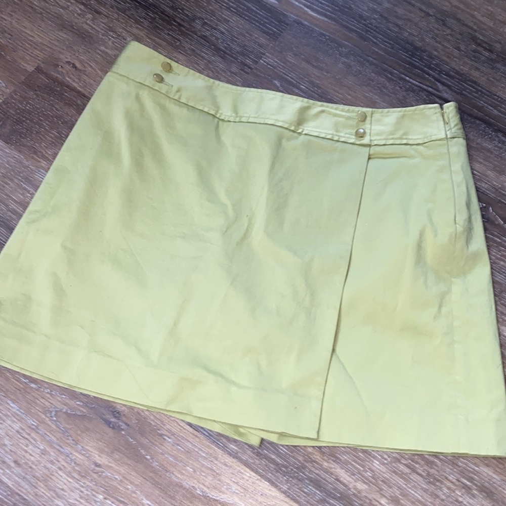 Ann Taylor ladies shorts / skort yellow green(lime) size 12